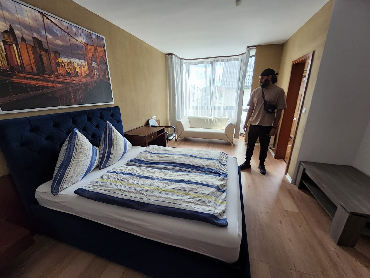 Existing Hotel Weller bedroom