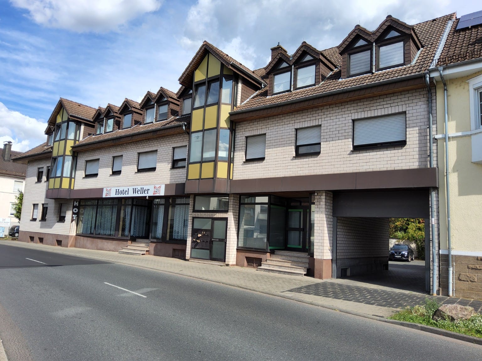 Existing Hotel Weller exterior and street frontage